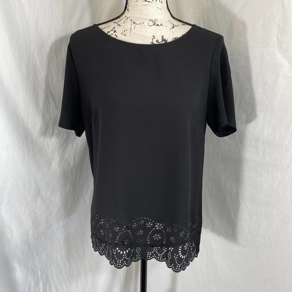 SOHO Apparel LTD Boat Neck Short Sleeve Keyhole Back Eyelet Bottom Blouse Sz M - Picture 1 of 7